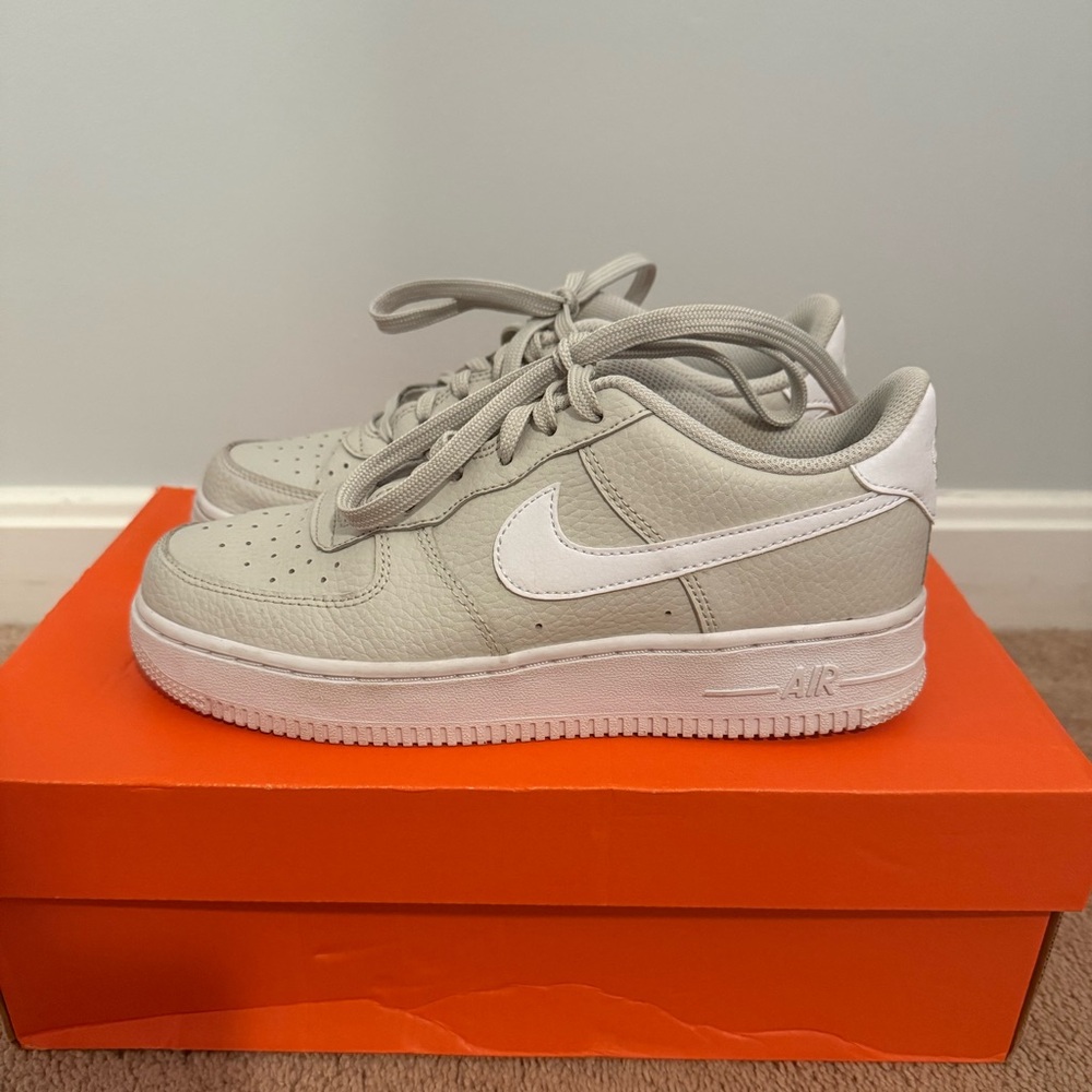 NIKE Airforce 1 in Bone/White YOUTH 5.5 but fits WOMENS 7